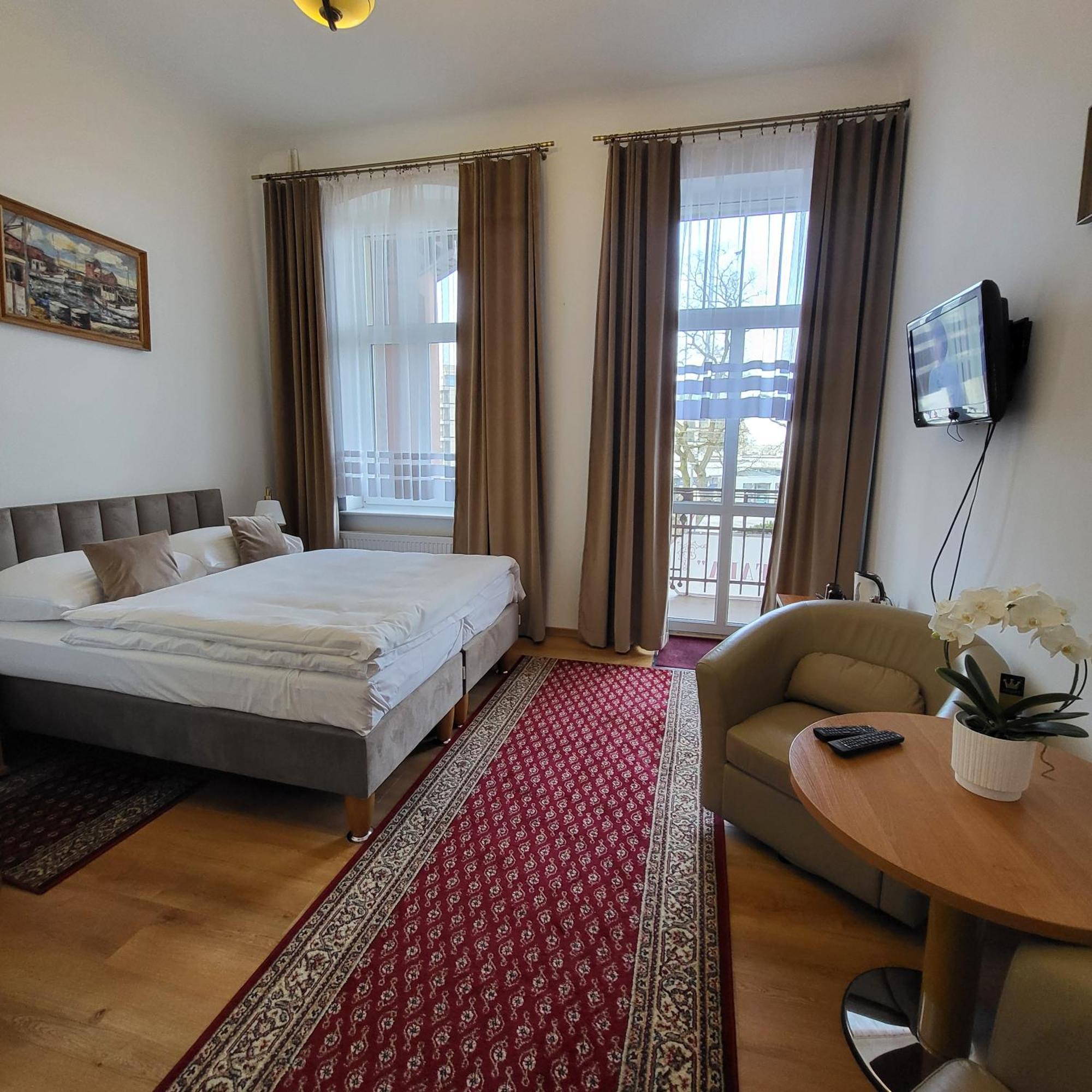 Large Twin Room,1649945388:JPEG